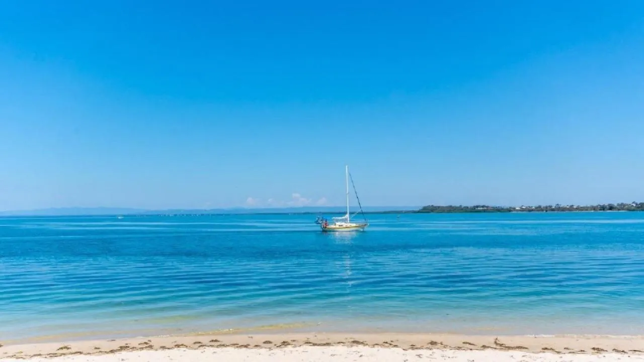 Spectacular Unit Overlooking Pumicestone Passage - Welsby Pde, Bongaree Semesterbostad